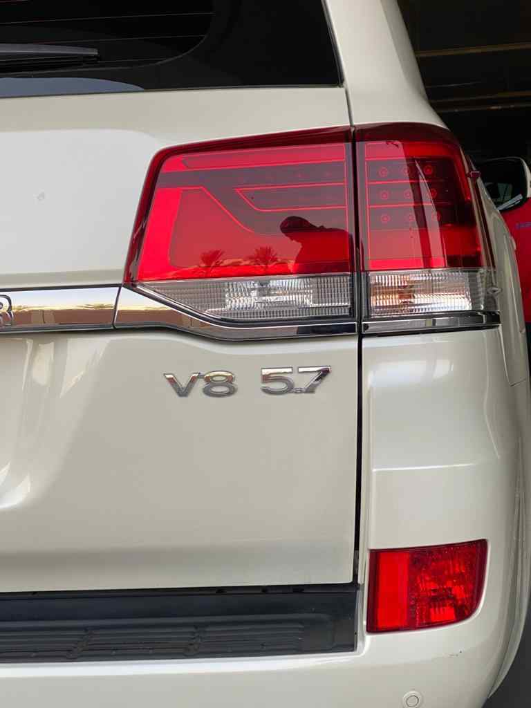 Toyota Landcruiser EX-R V8 2020